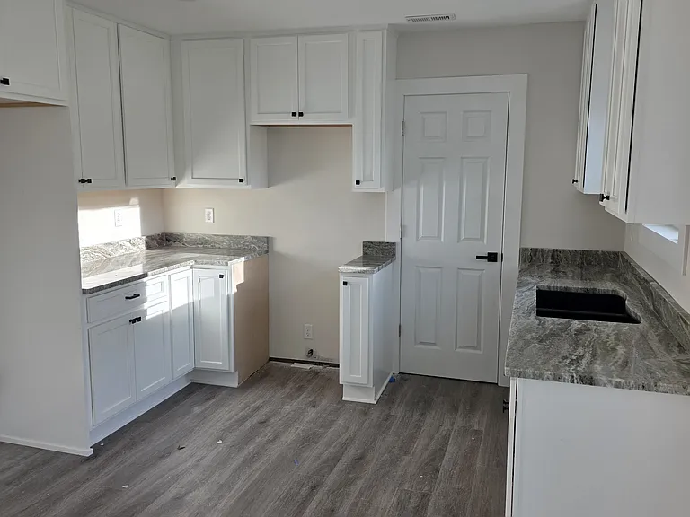 3402 Cliff Ave — Photo 2