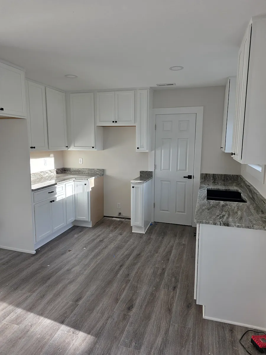 Building Photo - Cliff Ave