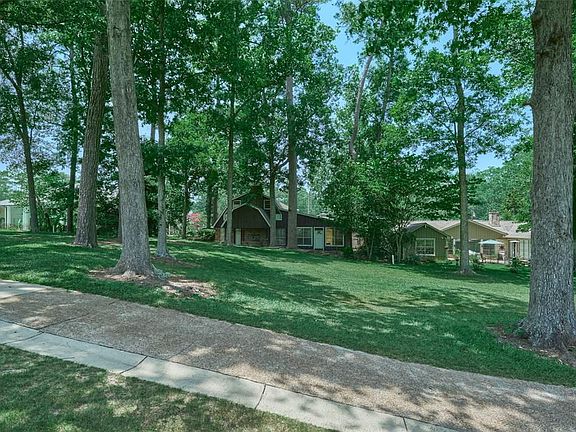 3rd image of 29 Cherry Hill Dr