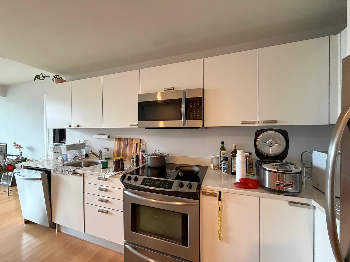 Building Photo - 2 Earhart St #817A