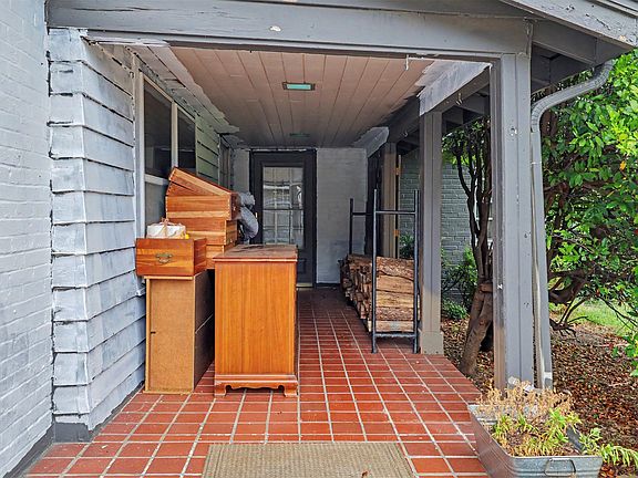 2nd image of 5015 E 33rd St