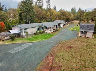 9932 Monument Dr, Grants Pass, OR 97526