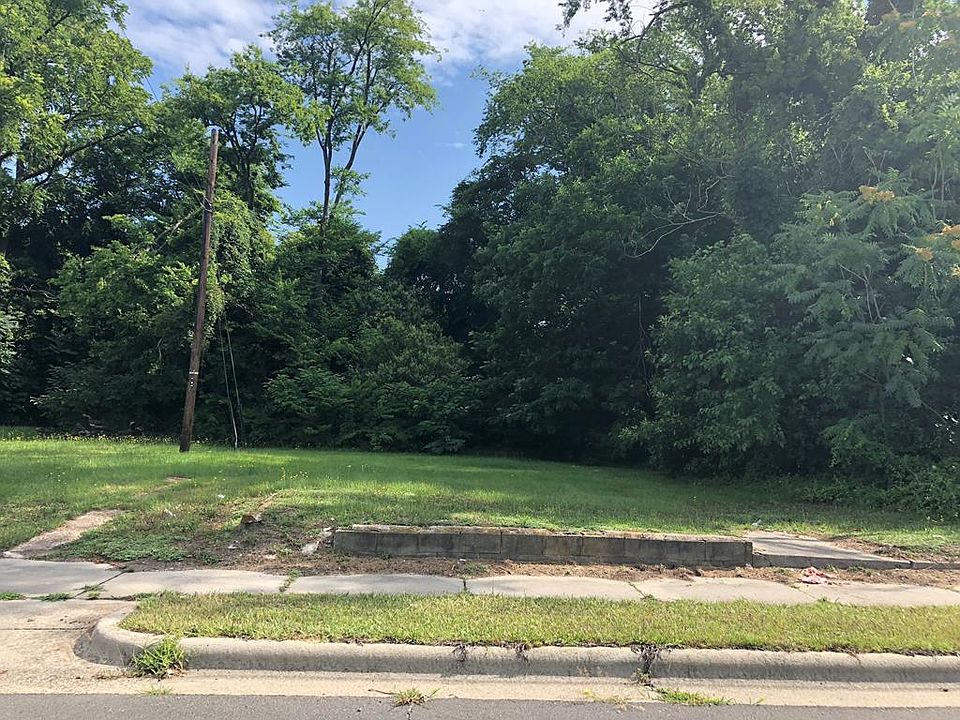 1st image of 207 W Elm St