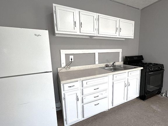 3rd image of 3159 Davenport St #2