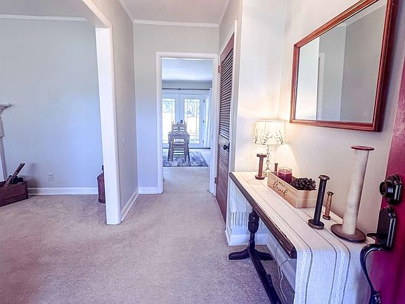 3rd image of 1002 Darby Cir