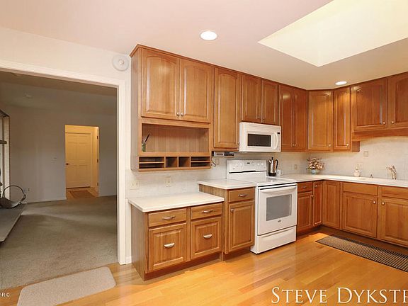 5th image of 7391 Shadowbrook Ct SE