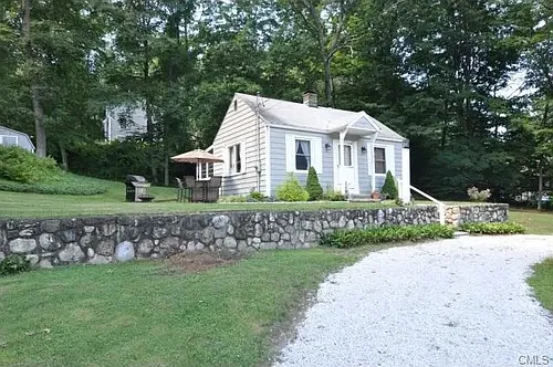 1 Pomperaug Rd Photo 1