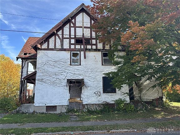 3rd image of 166 Niagara Ave