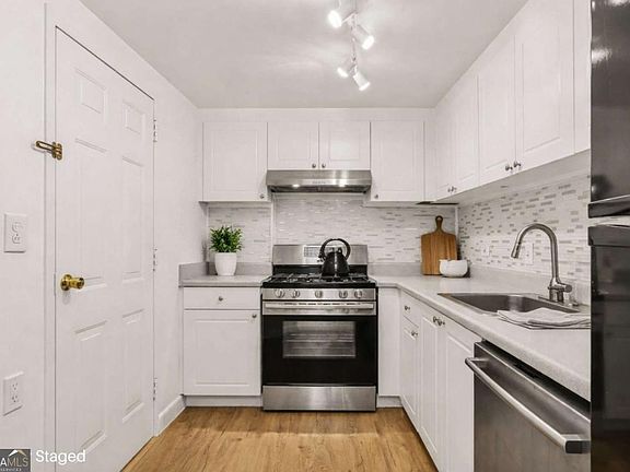 3rd image of 1501 Clairmont Rd APT 827