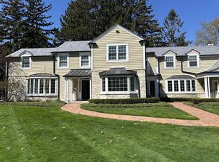 1801 E Fox Ln, Fox Pt, WI 53217