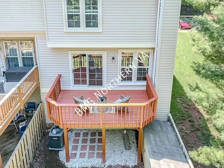 43790 Laburnum Sq — Photo 40
