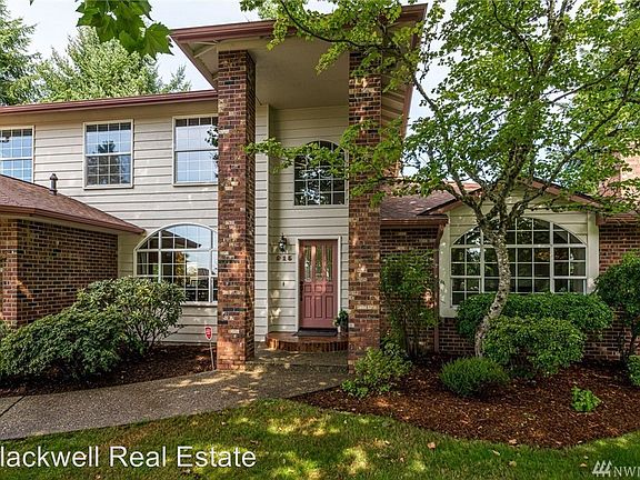 2nd image of 915 SE Surrey Trace Dr