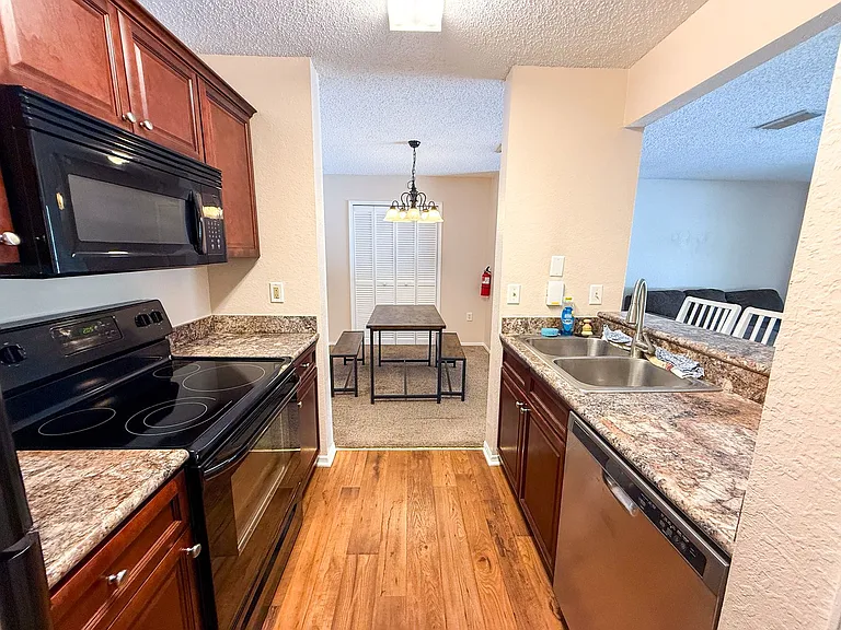 3705 SW 27th St #924 — Photo 9