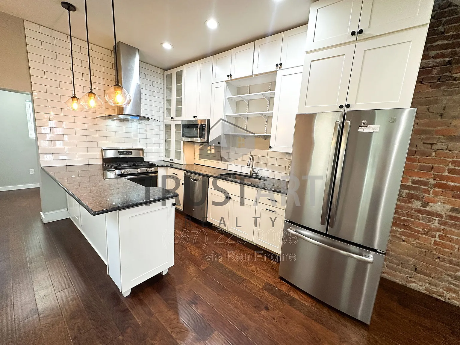 3 bed, 2.0 bath, 1400 sqft, $2,200 — Photo 2