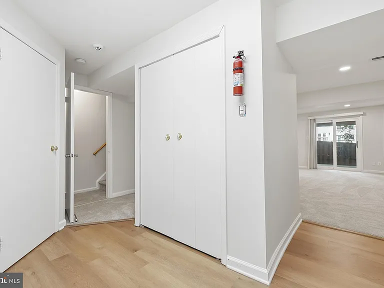 7691 Northern Oaks Ct — Photo 31