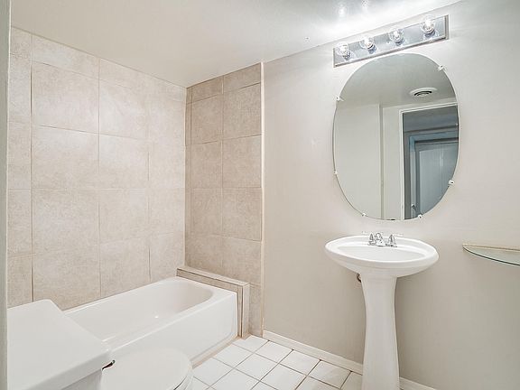 4th image of 3416 N 44th St Unit 39