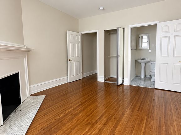 3rd image of 2027 Pine St APT 3R