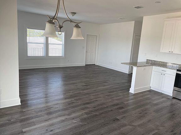 3rd image of 215 Avenue G