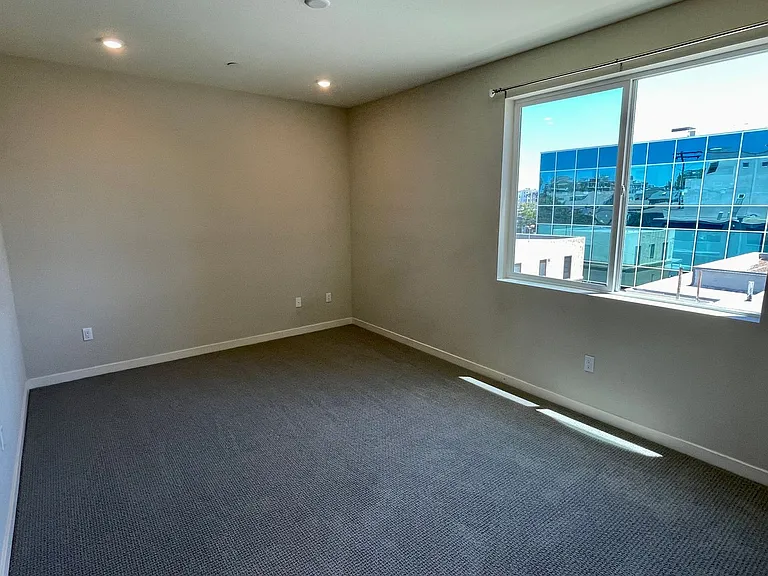 3535 3rd Ave — Photo 30