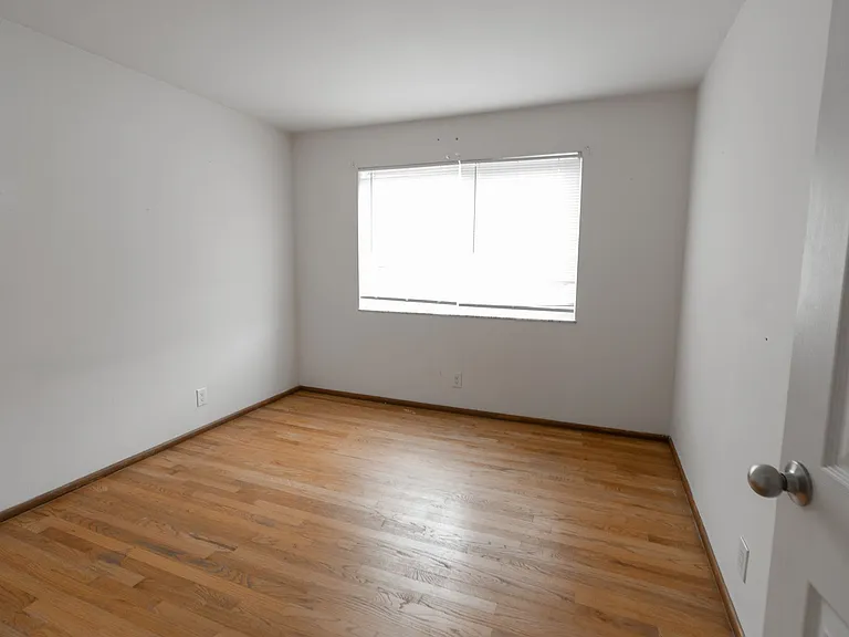 1718 E Broadway — Photo 14