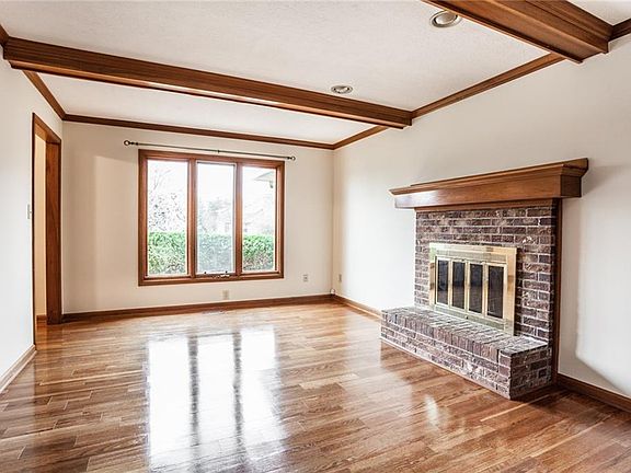 5th image of 110 Chesterfield Dr