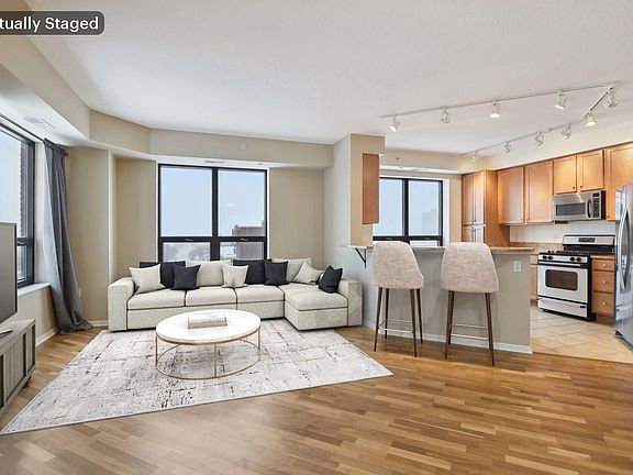 2nd image of 500 Grant St E #811
