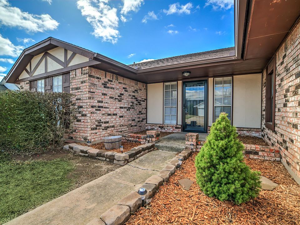 1st image of 716 Royal Ln