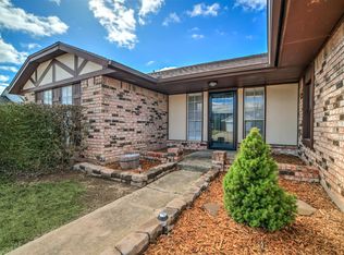 716 Royal Ln, Yukon, OK 73099