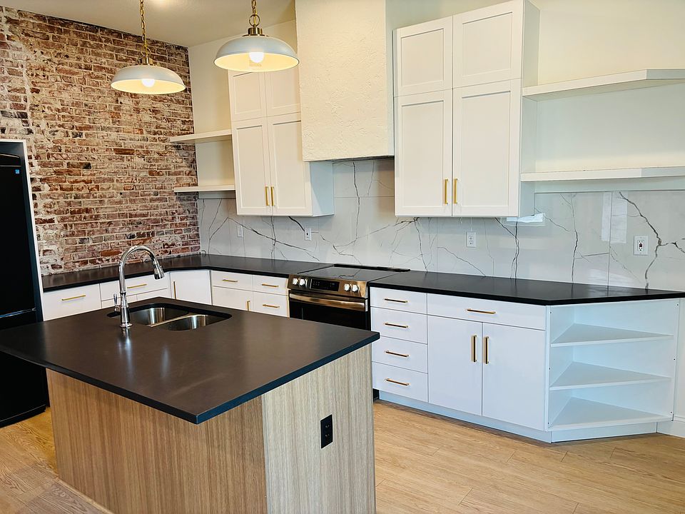 1st image of 711 Broadway St #201