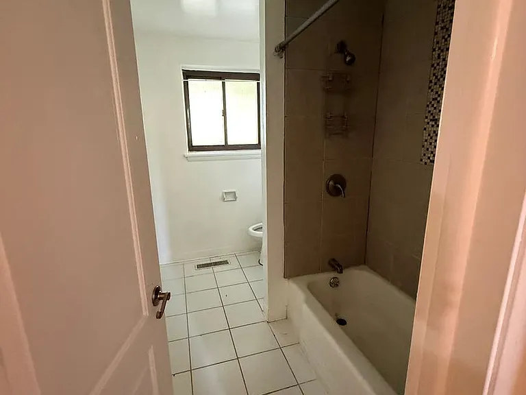 8520 Lakewood Ave — Photo 18
