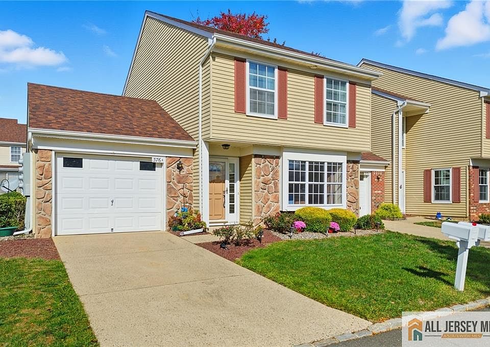 1st image of 376 Stirling Dr