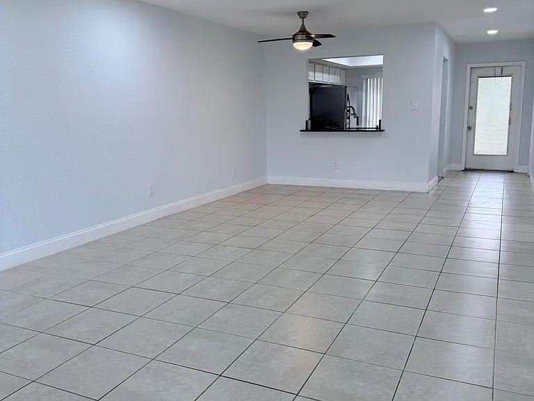 9640 NW 65th St #D10 — Photo 9