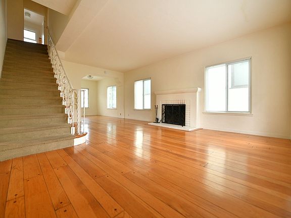 3rd image of 33-39 Excelsior Ct