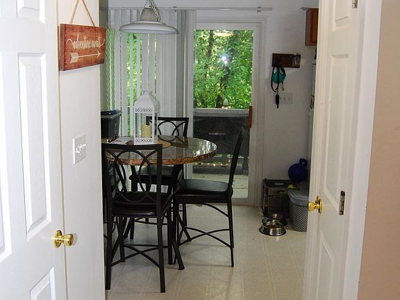 Entryway to kitchen