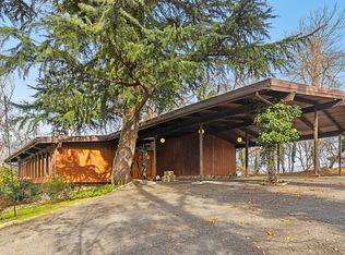 131 Oakside Dr, Smithtown, NY 11787