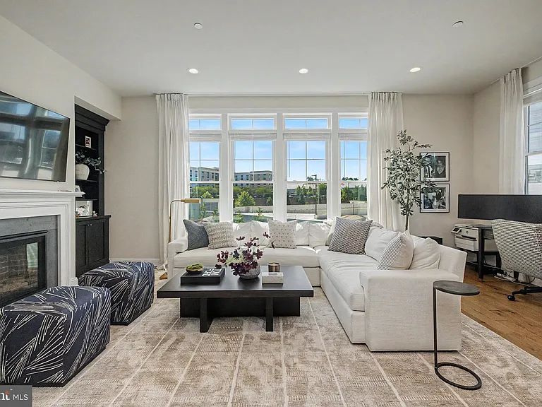 300 Squire Dr — Photo 11