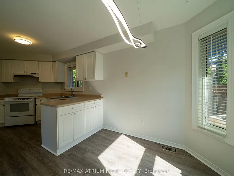 179 Elena Cres — Photo 6