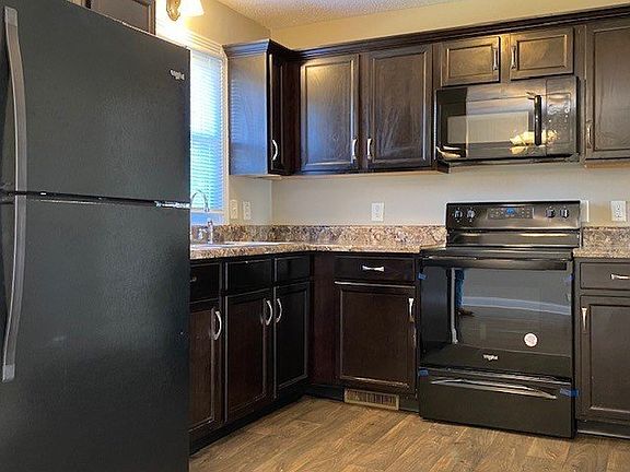 5th image of 803 Amanda Dr