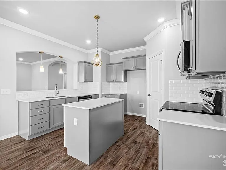 64 N Benchmark Ln — Photo 18
