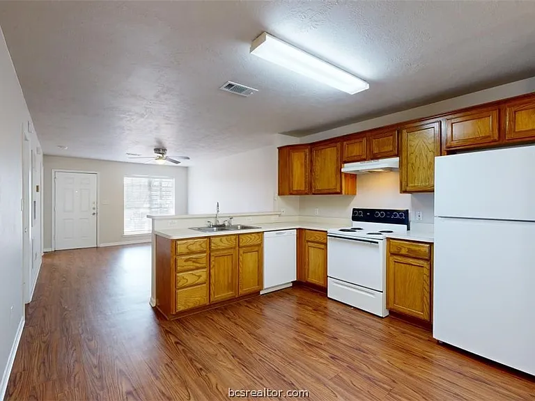 1513 Hollowhill Dr #B — Photo 6