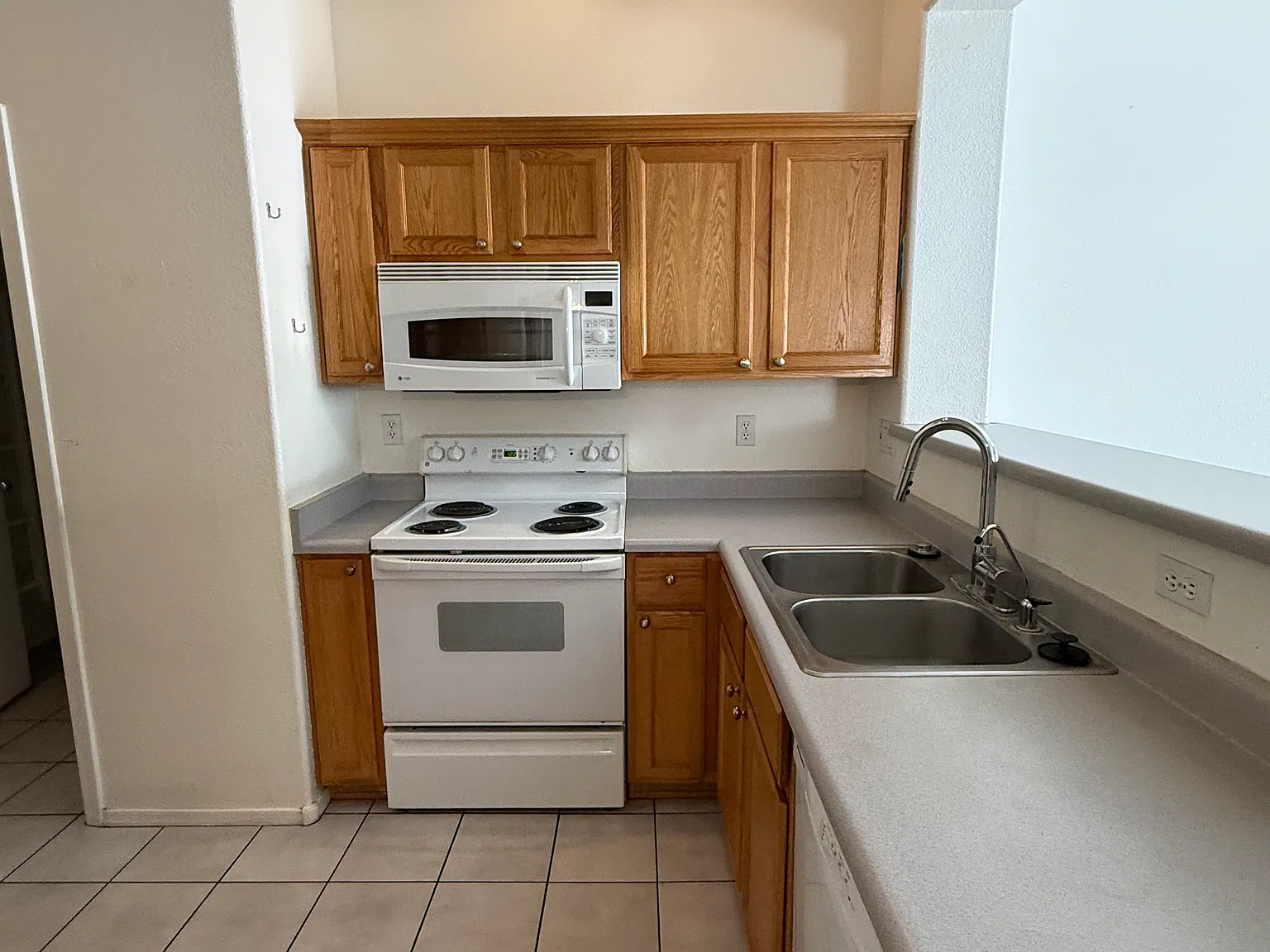 2 bed, 1320 sqft, $2,000 — Photo 3