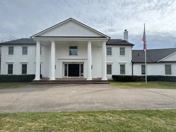 4270 Stoneleigh Rd, Bloomfield Hills, MI 48302