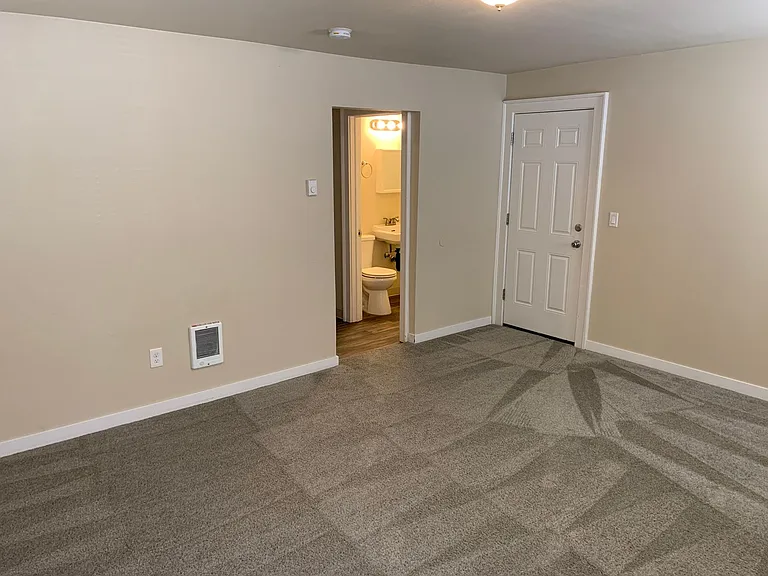 Avondale Apartments — Photo 34