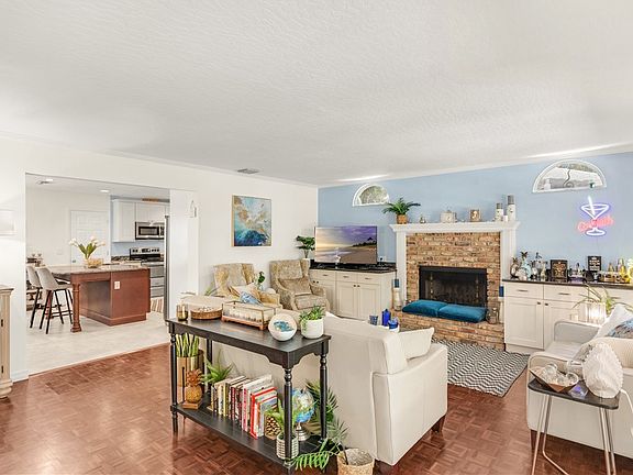 5th image of 713 Royal Palm Pl