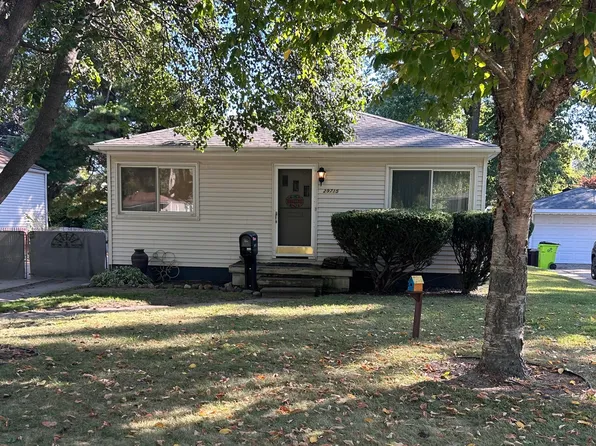 29715 Walnut St, Flat Rock, MI 48134
