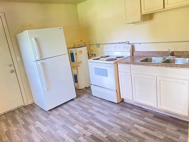 2nd image of 1441 Grothe St #1