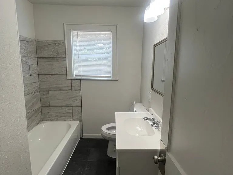 2820 Flint Ave — Photo 4
