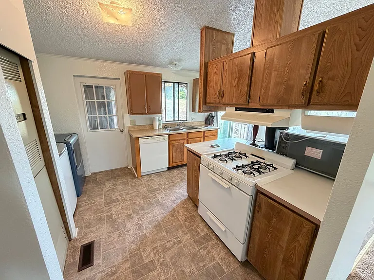 24300 E Village Dr #2 — Photo 6