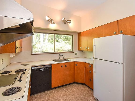 5th image of 2646 Parkridge Dr
