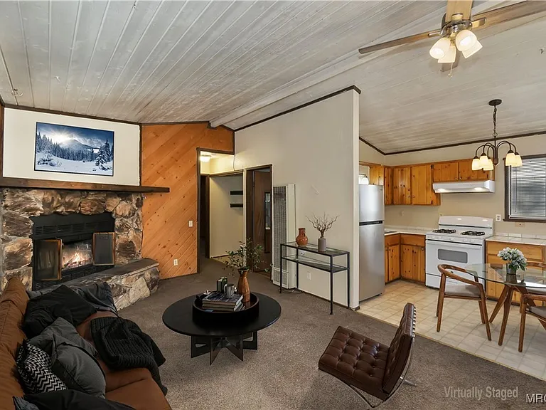 949 Pine Ln — Photo 26